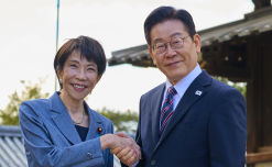 나란히 선 韓-日 정상, 다음 회담 장소는 李고향인 안동?