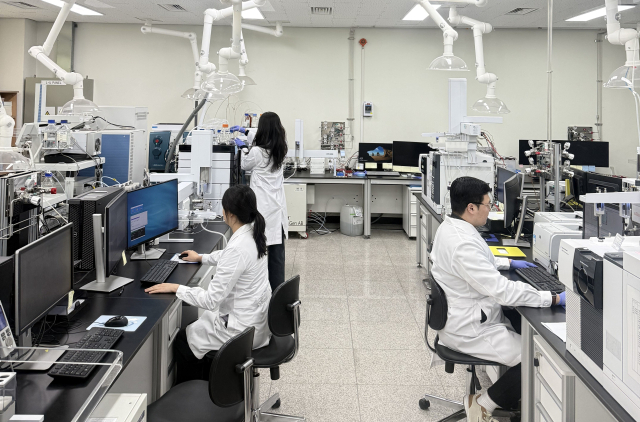 대구시 상수도사업본부에서 수질분석을 하고 있는 모습. 대구시 제공