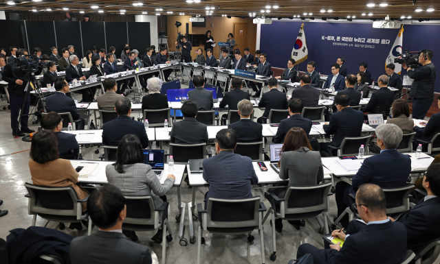 최휘영 문화체육관광부 장관이 13일 서울 중구 CKL기업지원센터에서 열린 문체부 소속·공공기관 업무보고에서 발언하고 있다. 연합뉴스