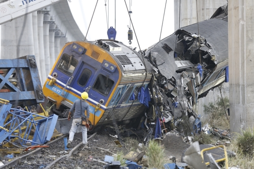 태국 중부 나콘라차시마주 고속철 공사장에서 발생한 열차 사고로 32명이 사망한 사고 현장. EPA=연합뉴스