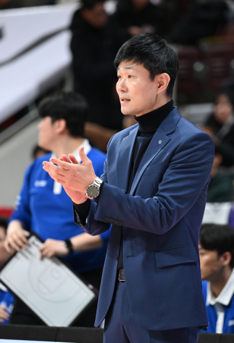 강혁 가스공사 감독, 구단과 2년 재계약