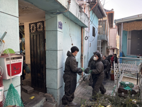 아진산업, 동절기 취약계층 연탄나눔 봉사