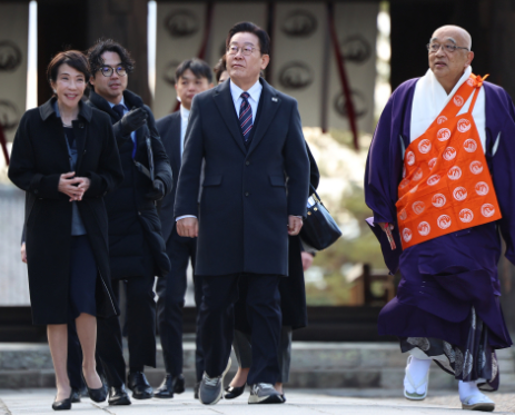 정장에 '명품 운동화' 신은 李…알고보니 
