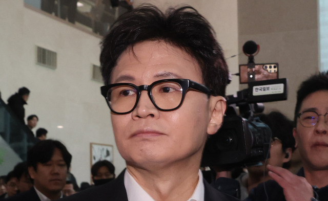 바통 넘겨받은 한동훈…진상규명 할까, 공개사과 할까