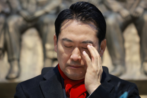 장동혁 '물만 마시며' 사흘째 단식…의원들 찾아 격려