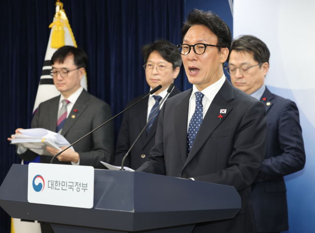 김민석 국무총리가 16일 서울 종로구 정부서울청사에서 행정통합 인센티브와 관련해 브리핑하고 있다. 연합뉴스