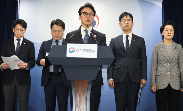 김민석 국무총리가 16일 서울 종로구 정부서울청사에서 행정통합 인센티브와 관련해 브리핑하고 있다. 연합뉴스