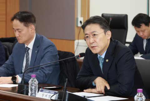 금융당국, 은행지주 '셀프연임' 등 폐쇄적 경영승계 바로 잡는다