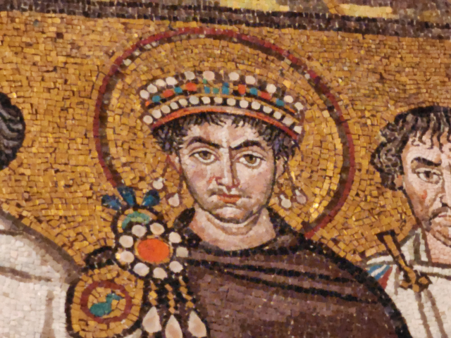 유스티니아누스 황제 모자이크. 547년. 라벤나 산 비탈레 성당.