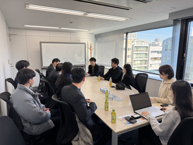 대구대학교 창업지원단이 일본 현지 기업과 창업 관련 글로벌 협력 방안에 대해 논의하고 있다. 대구대 제공
