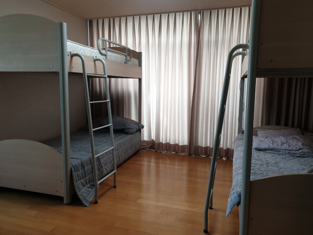 재경청송학사의 학생들 침실 모습. 청송군 제공