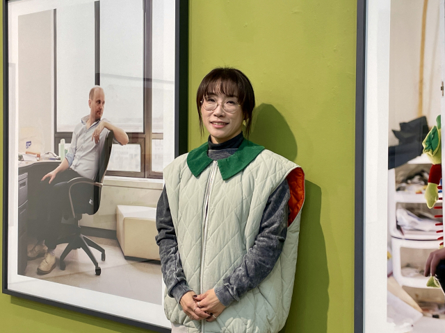 아트스페이스 루모스에서 개인전을 열고 있는 배진희 작가. 이연정 기자