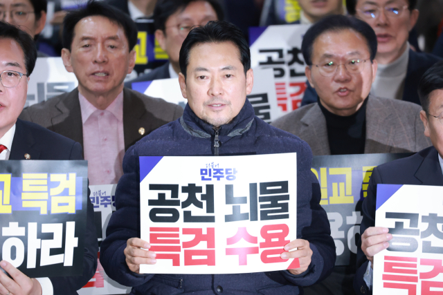 국민의힘 장동혁 대표와 의원들이 19일 국회 로텐더홀에서 더불어민주당에 통일교·공천헌금 