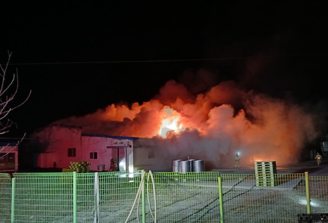 의성군 금성면 청로리 공장 화재, 건물 1동과 창고 일부 태워