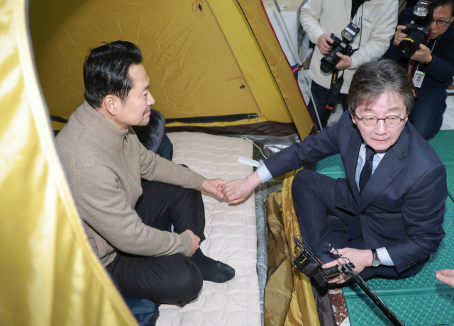 '단식 6일차' 장동혁 찾은 유승민 