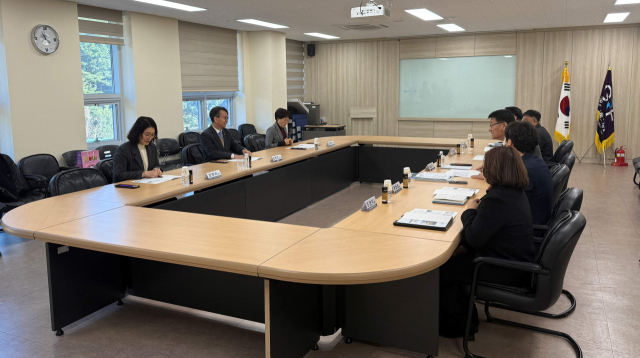 경남도 김명주 경제부지사는 20일 경남로봇랜드를 찾아 중장기전략을 논의했다.