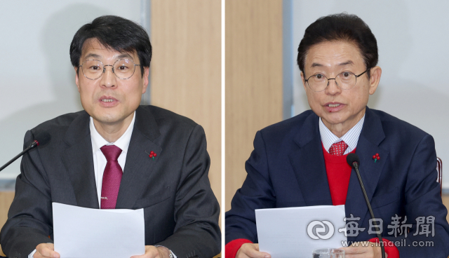 이철우(오른쪽) 경북도지사와 김정기 대구시장 권한대행이 20일 경북도청에서 대구·경북 행정통합 추진 관련 비공개 회의를 마친 후 입장문을 읽고 있다. 안성완 기자 asw0727@imaeil.com