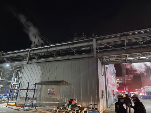 코오롱생명과학 김천2공장 화재 현장 모습. 경북소방본부 제공□