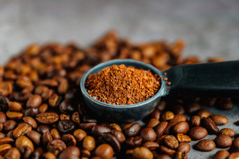 [백정우의 읽거나 읽히거나] 책의 무게, 커피의 가치