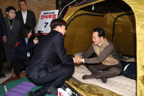 장동혁·이준석 단식 농성장서 회동 