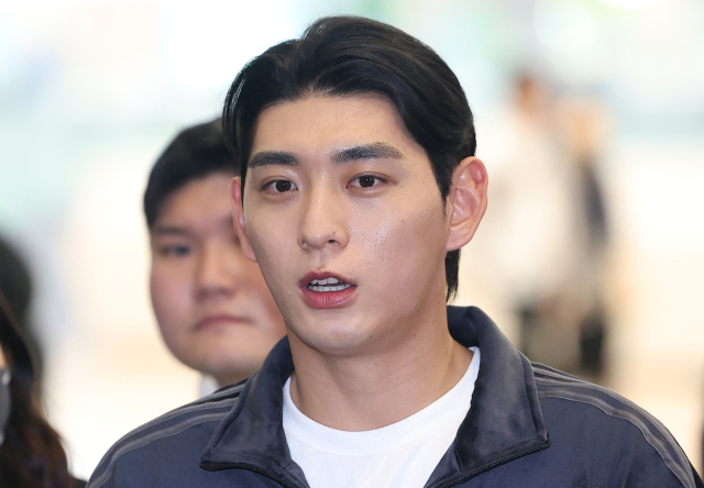 美 정치권도 나섰다…LA공항서 억류된 이정후, 무슨 일?