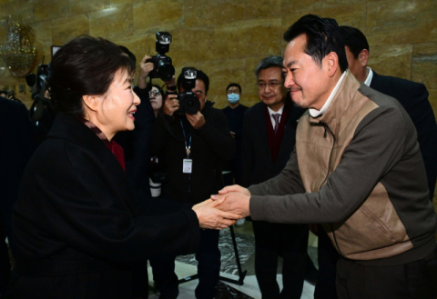 여야, 지선 앞 빅텐트 대결?…민주, 조국당 합당 제안 