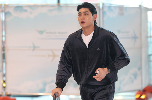 현역 메이저리거마저… 서류 누락으로 공항에 억류