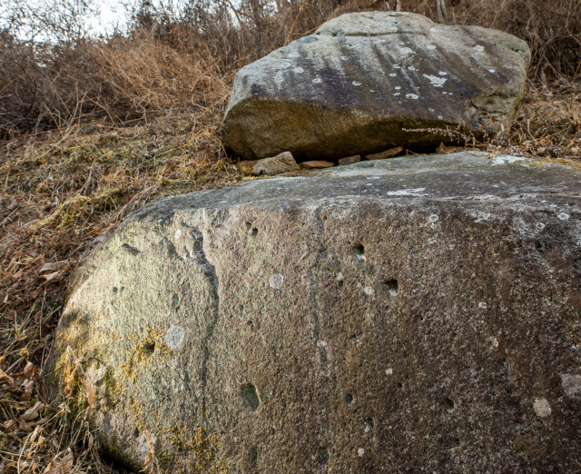 거창군 신원면 박산골 바위에 남은 학살 당시 국군의 총탄 흔적. 매일신문 DB.