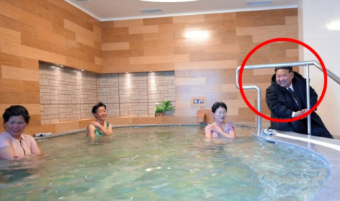 여탕 들어간 김정은 '활짝' 미소…