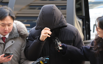 '돈인 줄 몰랐다'는 강선우 진술…경찰, 전 사무국장 소환