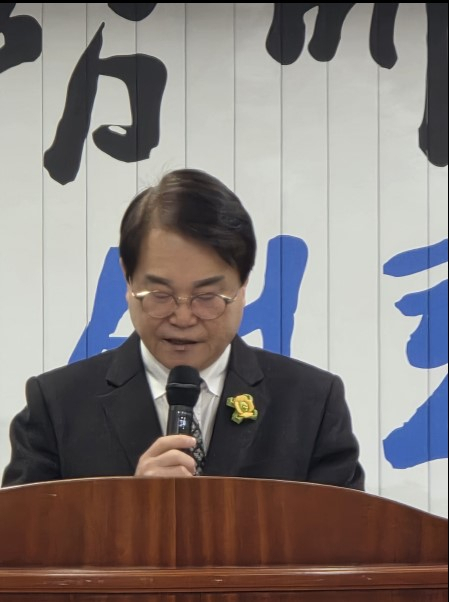 김하수 청도군수가 읍·면보고회에서 막말에 대한 사과 발언을 하고 있다.