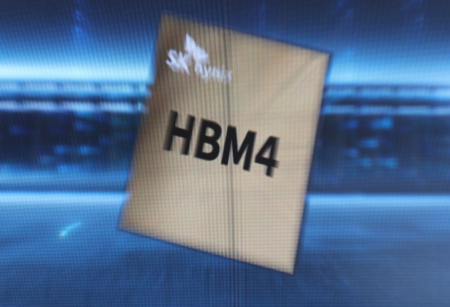 CES 개막 3일차인 8일(현지시간) 미국 네바다주 라스베이거스 베네시안 컨벤션센터 SK 하이닉스 부스에 HBM4 영상이 재생되고 있다. 연합뉴스