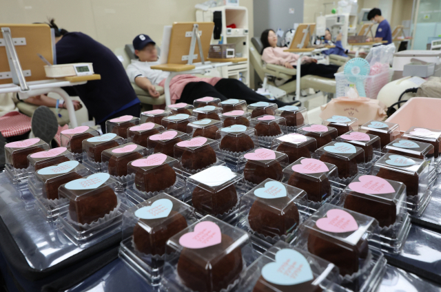 헌혈 비수기를 맞아 23일 부산 헌혈의 집 서면센터에 전혈·혈소판 헌혈자에게 증정될 