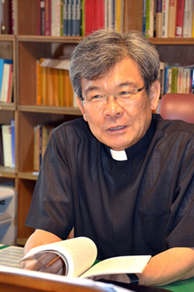 김정우 신부.