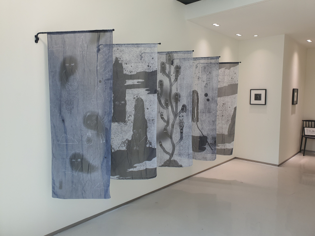 과감하게 꺼내 마주한, 기생충 같은 내면의 부정적인 감정들