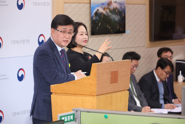김성환 기후에너지환경부 장관이 26일 정부세종청사 기후부 기자실에서 제12차 전력수급기본계획 추진 방향을 발표하고 있다. 연합뉴스