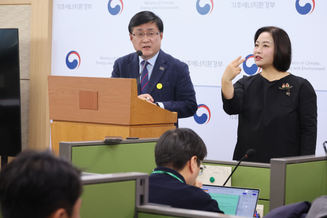 김성환 기후에너지환경부 장관이 26일 정부세종청사 기후부 기자실에서 제12차 전력수급기본계획 추진 방향을 발표하고 있다. 연합뉴스