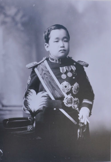 고종이 아관파천 기간 중 엄 상궁에게 승은을 입혀 태어난 