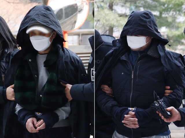 90대 노모를 살해한 혐의를 받는 60대 딸과 범행을 방조한 혐의를 받는 사위가 26일 오후 구속 전 피의자 심문(영장실질심사)을 받기 위해 인천지법으로 들어서고 있다. 연합뉴스