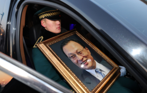 고국 품으로 돌아온 이해찬 前총리 시신…여권 인사들 '침통'