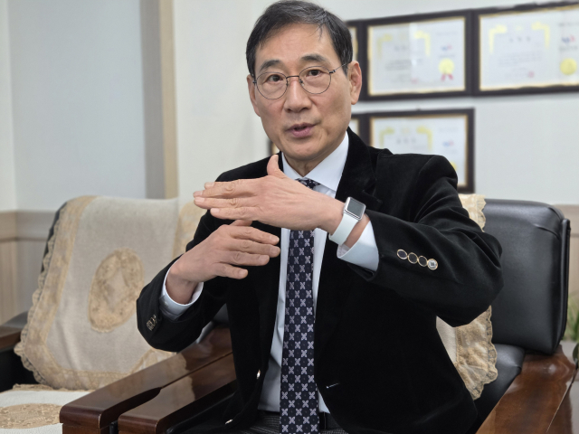 27일 공인중개사협회 대구시회에서 만난 이영민 회장이 지역 부동산 시장 상황에 대해 설명하고 있다. 이통원 기자. tong@imaeil.com