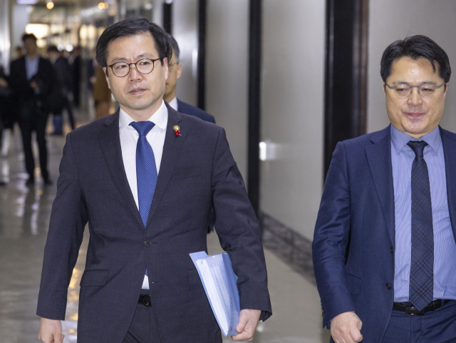 트럼프 관세 재인상 경고, 대미 외교 시험대 올랐다