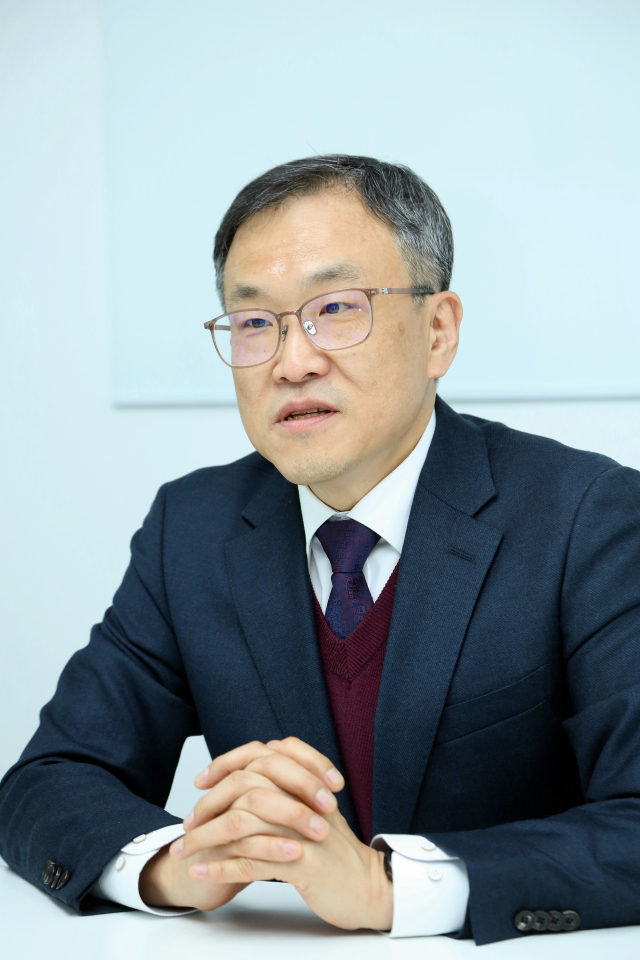 정재학 경희대 원자력공학과 교수가 26일 매일신문과 인터뷰를 하고 있다. 이무성 객원기자