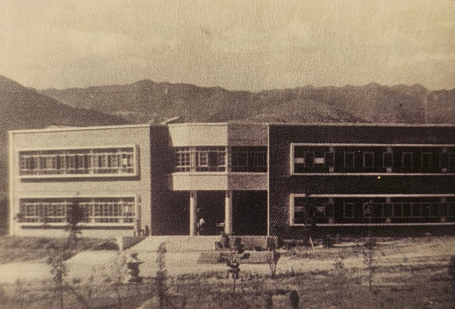 1958년 당시 현 박물관 위치에 있었던 중앙도서관 전경 모습. 경북대 제공