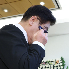 故이해찬 빈소서 눈물 흘린 李대통령…국민훈장 무궁화장 추서