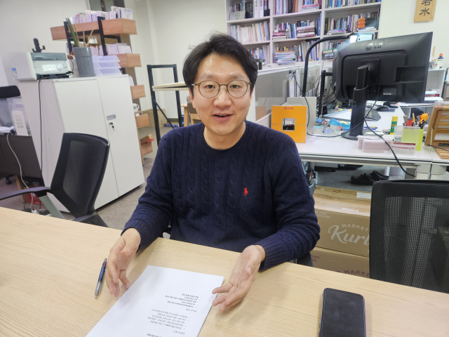 이종욱 경북대학교 문헌정보학과 교수가 지난 27일 경북대학교 대구캠퍼스 사회과학대학에서 매일신문과 인터뷰를 진행하고 있다. 윤정훈 기자