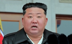 북한, 대구경 방사포 시험사격…김정은 