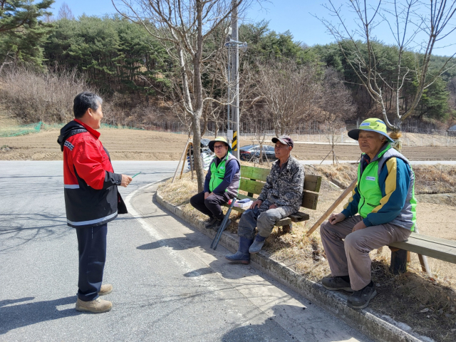 봉화군은 2026년 봄철 산불조심 기간에 공식 돌입하고, 산불 예방을 위한 총력 대응 체계를 가동했다. 봉화군 제공
