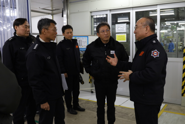 대구소방안전본부는 28일 대구시 달성군 다사읍 SSLM(주)에서 위험물 저장·취급 등 화재 안전관리를 강화하기 위한 간담회를 개최하고 현장점검을 실시했다. 대구소방안전본부 제공