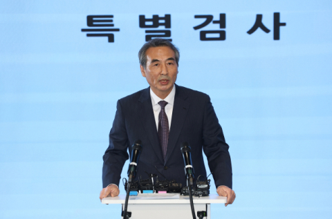 '15년 구형' 때린 김건희 특검의 초라한 결말…1심 선고는 '1년 8개월'